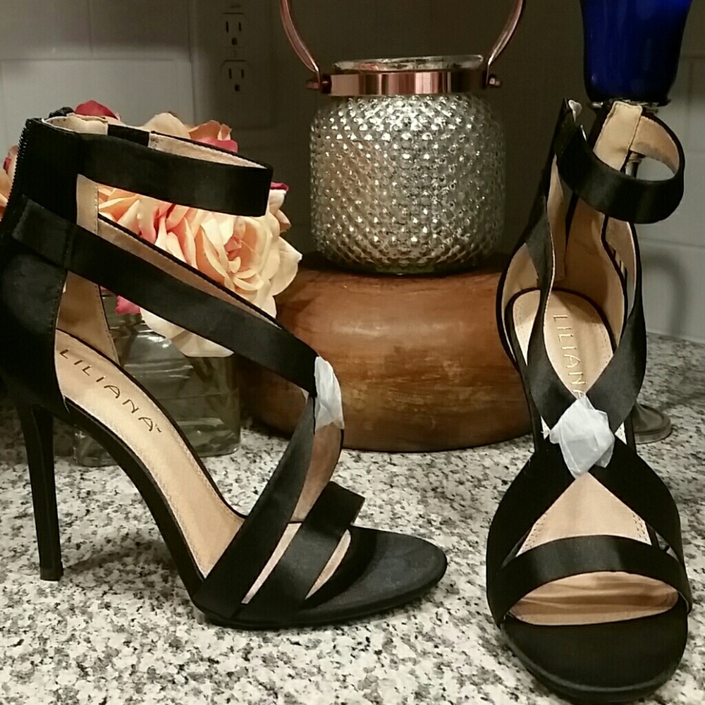 Brand new Black strappy heels size 6 1/2